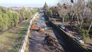 Subsecretario de Obras Públicas supervisó labores de limpieza en sectores de La Reina de cara al pronóstico de lluvia