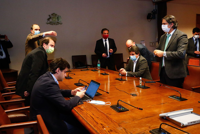 Schalper, Pérez, Jürgensen, Urruticoechea y Paulsen: Los diputados de RN que renunciaron a su bancada por Whatsapp