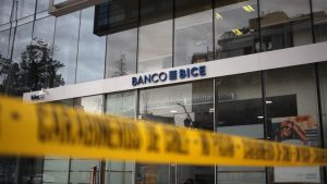 Único sospechoso por millonario robo a banco en Las Condes fue dejado en libertad