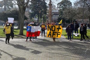 Cacerolas y aplausos sonaron tras la aprobación de la Cámara de Diputados al proyecto que permitiría el retiro del 10% de los fondos de las AFP