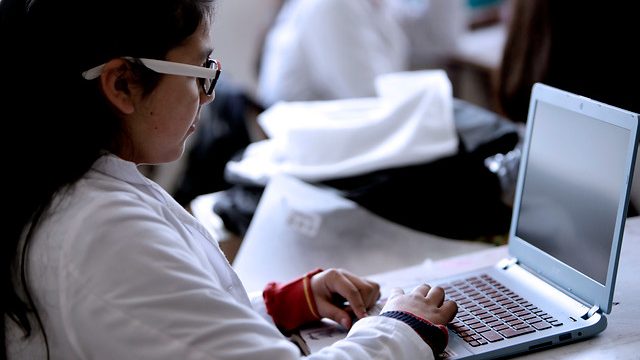 Abusadores se ríen de los entornos y sacan pantallazos: Aumentan casos de ciberacoso en tiempos de clases virtuales