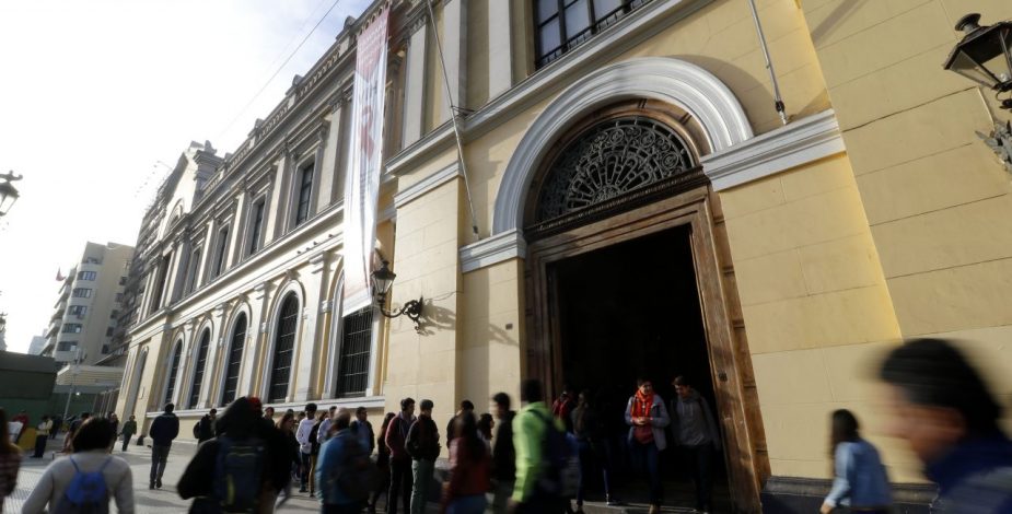 Aún quedan cupos: Universidad de Chile realizará curso gratuito sobre feminismo