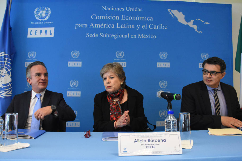La secretaria ejecutiva de la comisión Alicia Barcena