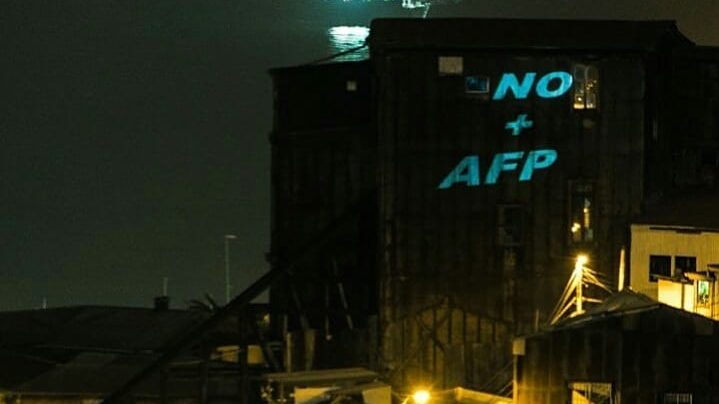 Cacerolazos en distintos puntos de Santiago y de Chile se toman la noche previa a una nueva votación por el retiro de 10% de los fondos en la AFP