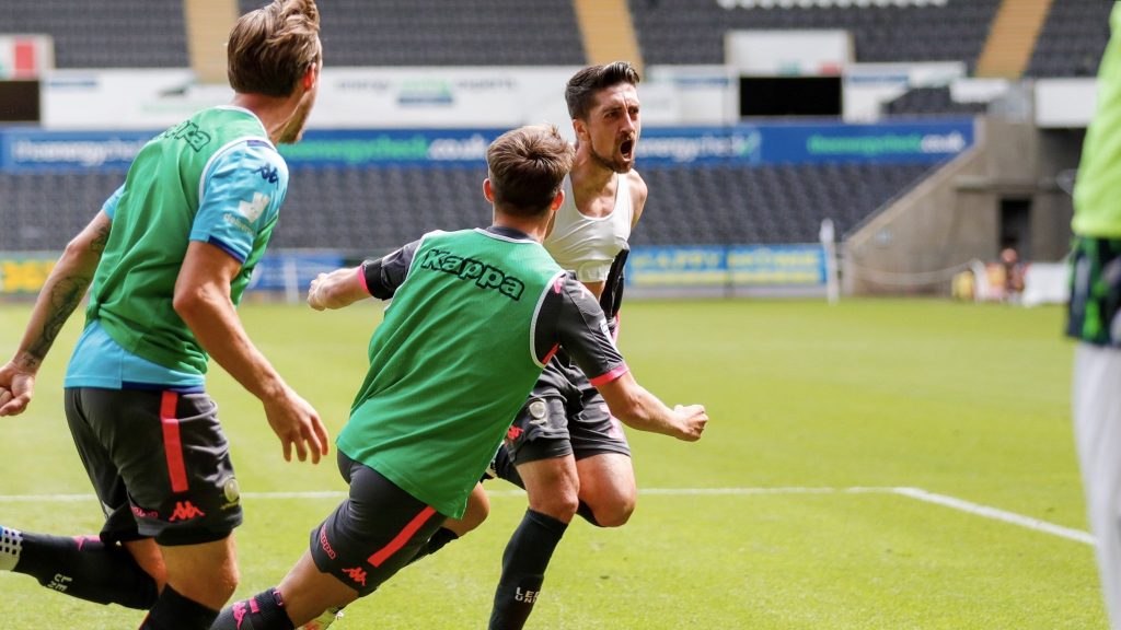 ¿El gol del ascenso? Relator inglés alucinó con el tanto de Pablo Hernández en victoria del Leeds United