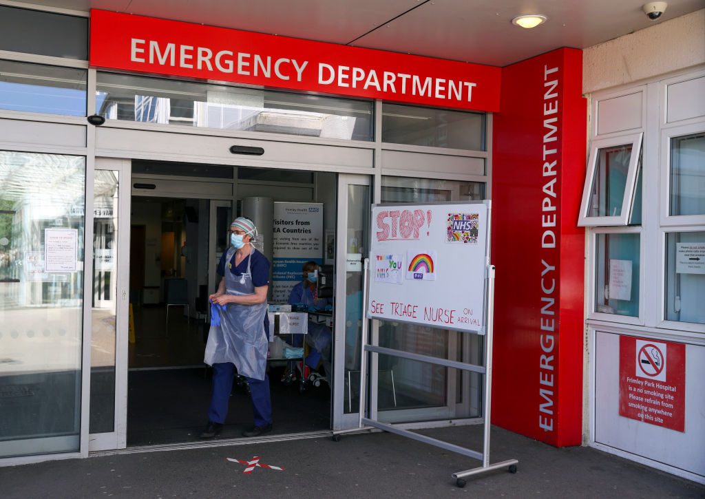 Médicos advierten trastornos cerebrales graves en pacientes con síntomas leves del Covid-19