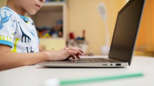 Neuropsiquiatra infantil y clases online: "Lo que hay que hacer es reforzar habilidades y no poner todo el énfasis en los contenidos"