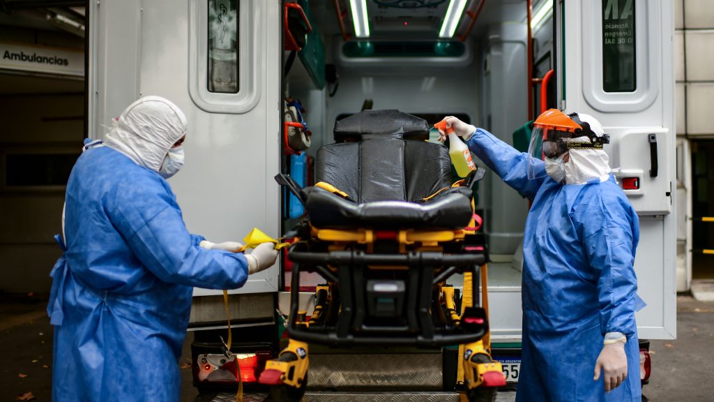 Ambulancia transportaba fernet en Argentina: habrían sido para hijo de un intendente