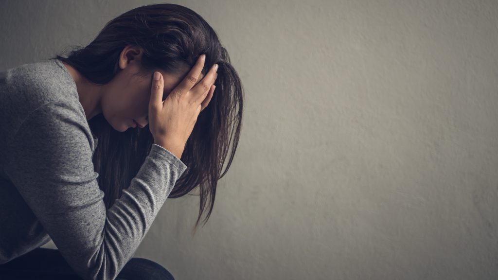 Estrés e insomnio: Experto aconsejó cómo enfrentar las principales consecuencias del teletrabajo