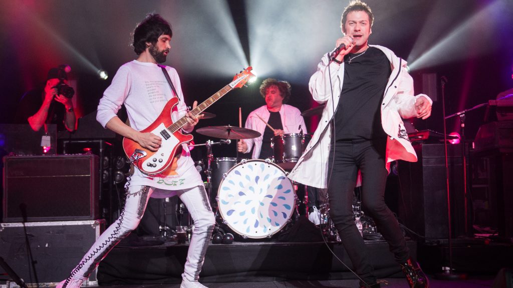 "Inaceptable": Kasabian se refirió a la condena que recibió Tom Meghan por violencia doméstica