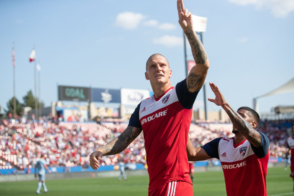 Zdenek Ondrasek celebra un gol de FC Dallas