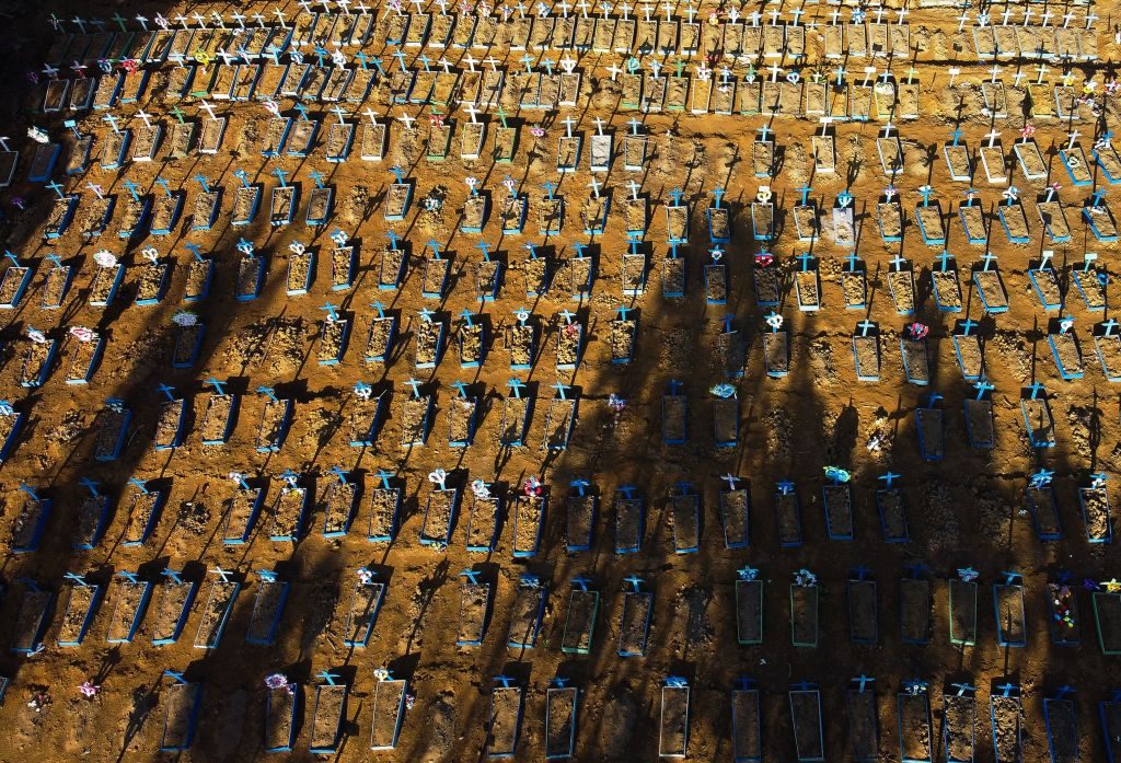 Brasil superó las 1.300 muertes en un día y registra casi 67.000 víctimas del Covid-19