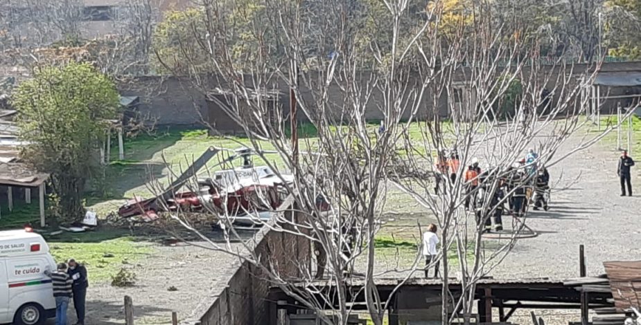 Helicóptero cayó en estacionamiento a un costado de hospital Roberto del Río