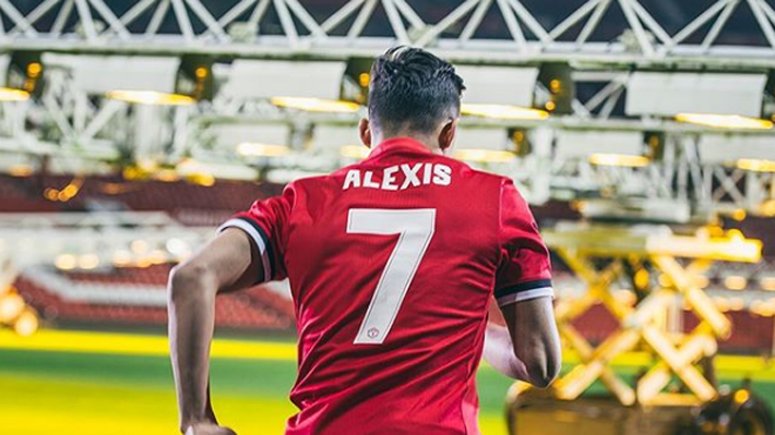 Manchester United prepara potente fichaje que ocuparía el mítico "7" que dejó vacante Alexis Sánchez