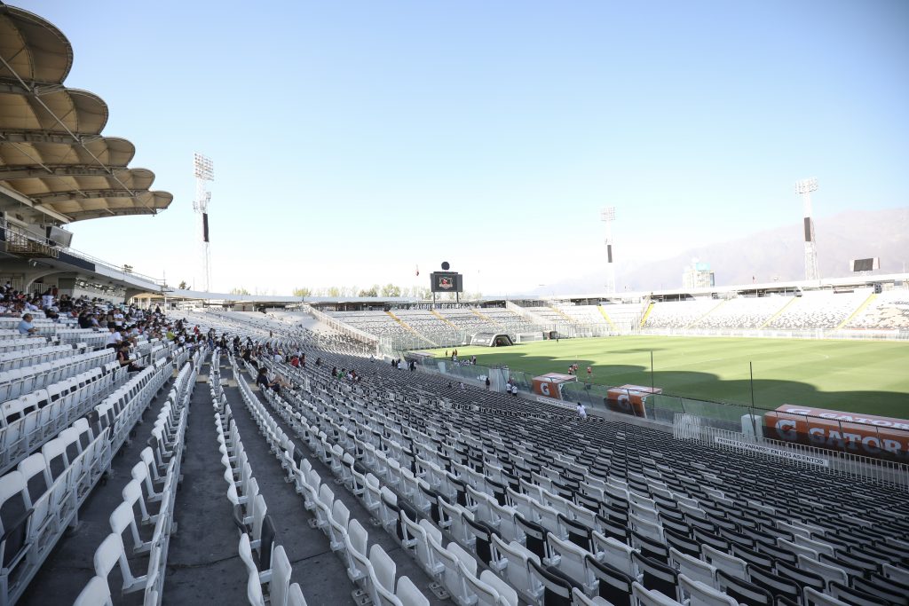 Adelantan que un máximo de 324 personas podrán estar presentes en los estadios para el retorno del fútbol