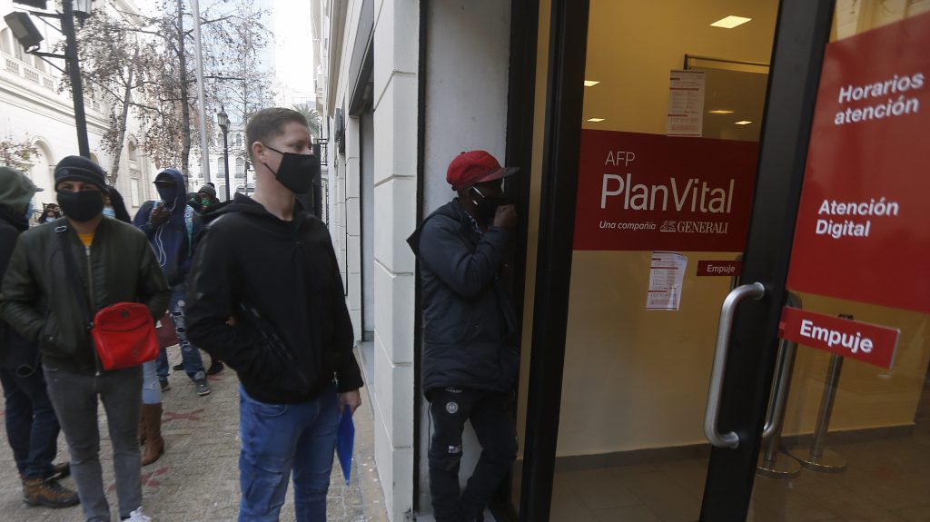 Planvital y Provida iniciarán depósito de primera cuota de retiro de ahorros previsionales este viernes