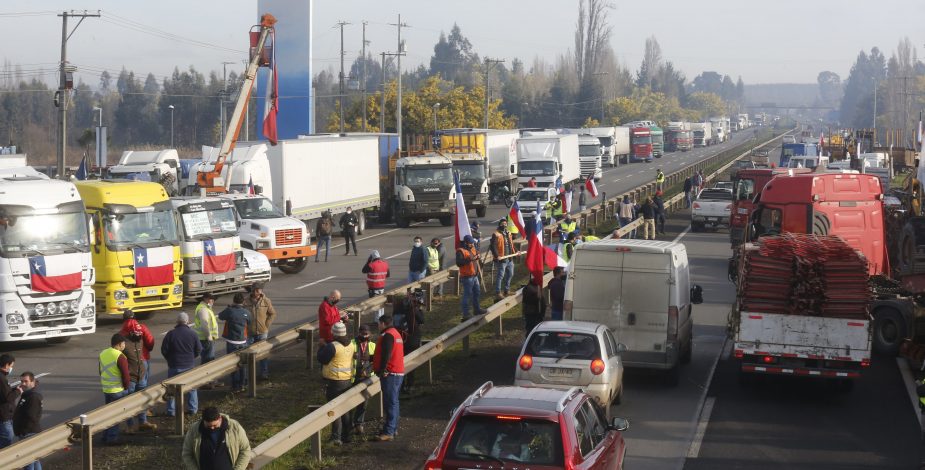Piden al Ministerio Público que abra investigación penal por paro de camioneros