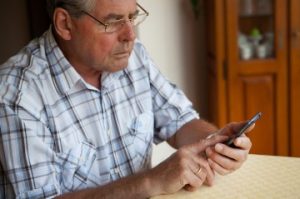 Instituto de Previsión Social lanzó página web entregando consejos para evitar fraudes informáticos contra Adultos Mayores
