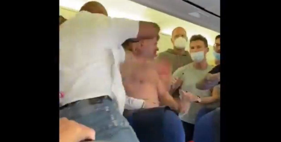 Pelea a golpes en un vuelo en Europa por dos pasajeros ebrios que querían viajar sin mascarilla