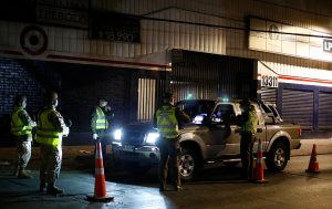 Detenciones por no respetar el toque de queda volvieron a disminuir en las últimas horas