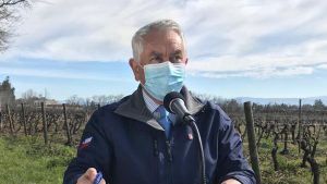 Ministro Paris por permisos temporales a contagiados con Covid: "Esa gente al actuar de esa manera, puso en peligro la vida de otras personas"