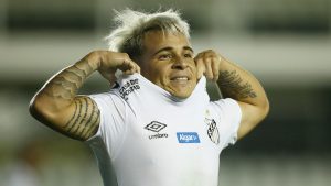 Huachipato exigió a la FIFA que Santos de Brasil no pueda realizar fichajes si no cancelan la deuda por Soteldo