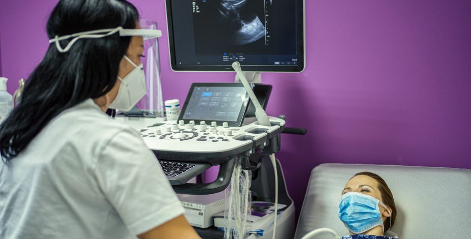 Gestación y coronavirus: "Hay que tratar de evitar por todos los medios que las mujeres embarazadas se vean expuestas al contagio de Covid-19"
