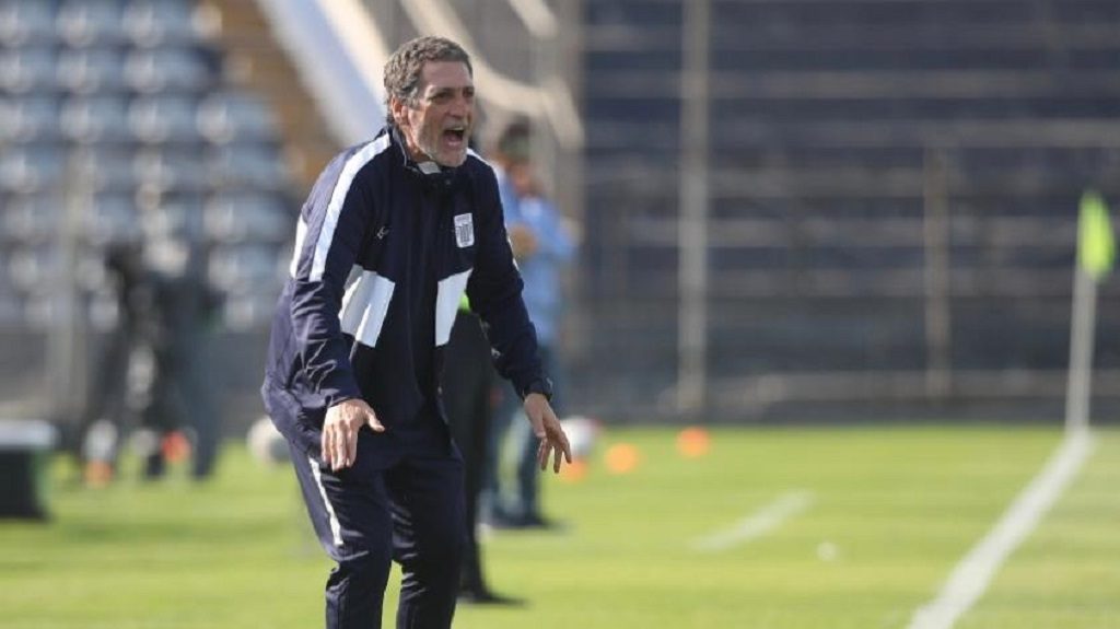 Mario Salas sigue con su mal momento en Alianza Lima y acumuló siete partidos sin ganar