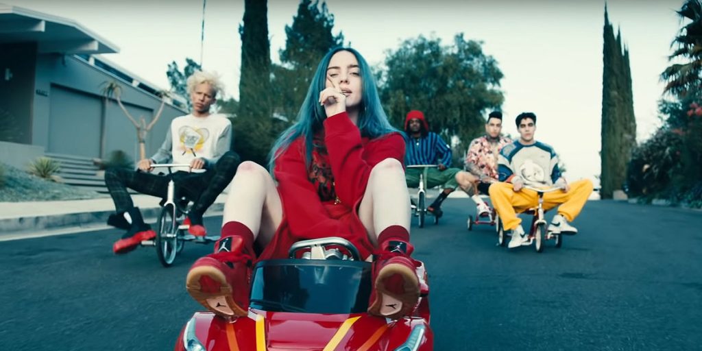 Reconocida marca de juguetes lanzó una muñeca de Billie Eilish inspirada en el videoclip de "Bad Guy"