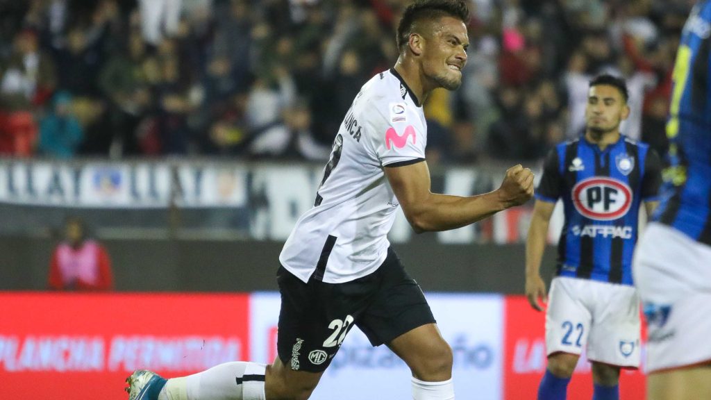 Javier Parraguez sería el reemplazante de Esteban Paredes en Colo-Colo por la Copa Libertadores