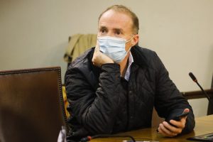 Diputado Keitel pidió pasar a Comisión de Ética a Erika Olivera tras tratarlo de "poco hombre"