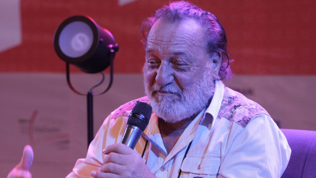 "No es mendicidad, es retribución, es fraternidad": Mauricio Redolés invita a recital de poesía en beneficio de Patricio Manns