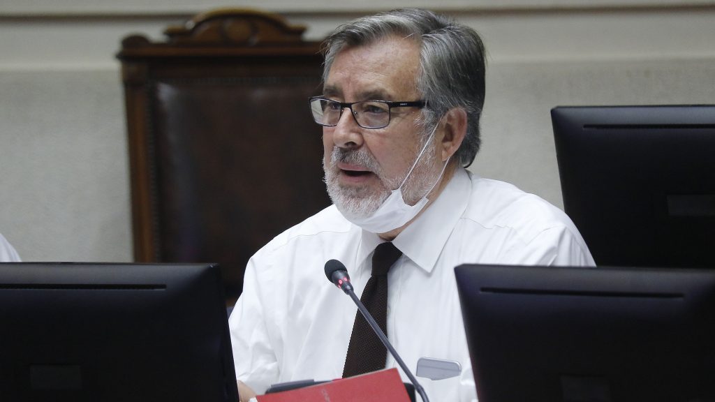Senador Alejandro Guillier: "Les aseguro que hay más progresismo en las calles de Chile que en las sedes de partidos que se autodefinen como progresistas"