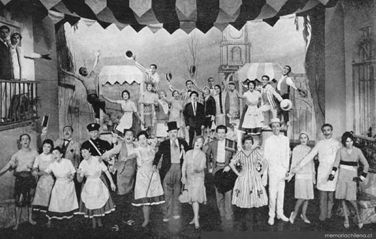 "Ciudadano a pata" recordó al gran clásico del teatro chileno: "La pérgola de las flores"
