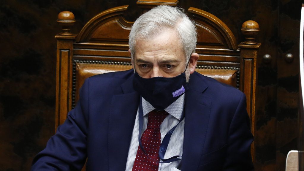 Fiscalía solicitó formalizar al secretario del Senado, Raúl Guzmán, por infringir normas sanitarias