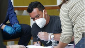 Esteban Paredes se volvió el protagonista en Maipú: El delantero de Colo Colo es vocal de mesa por segunda vez