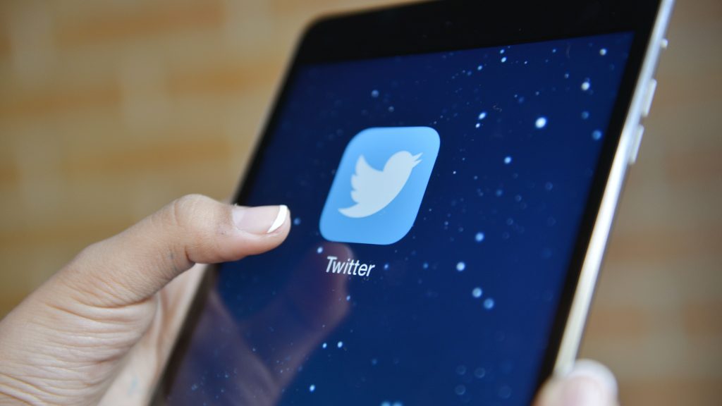 Usuarios reportan caída masiva de la plataforma Twitter en redes sociales