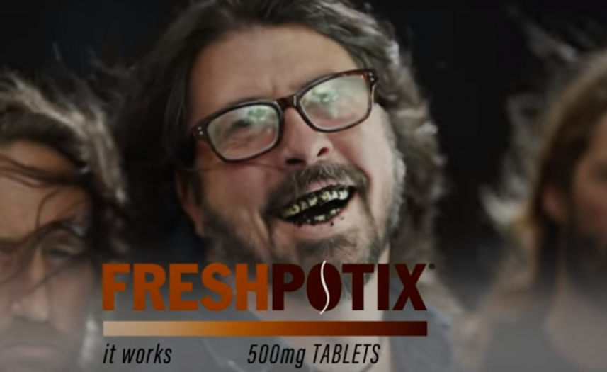 Dave Grohl hace publicidad falsa sobre un medicamento para reírse de su adicción al café