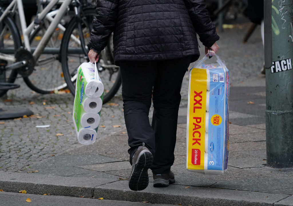 Una mujer adquirió rollos de papel higiénico en Berlín