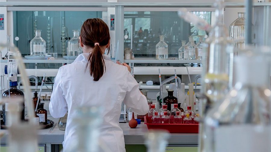 Vicerrector de la U. de Chile y recorte presupuestario para Ciencia en 2021: "Uno esperaría que los gobiernos apuesten por el futuro"