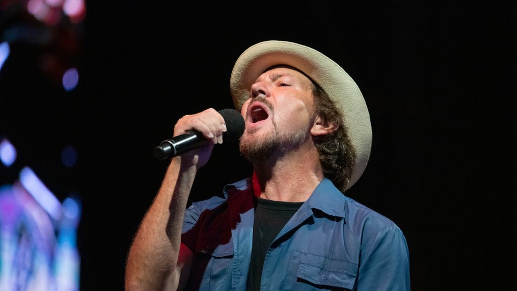 Pearl Jam reaccionó al cover que Miley Cyrus hizo de "Just Breathe"