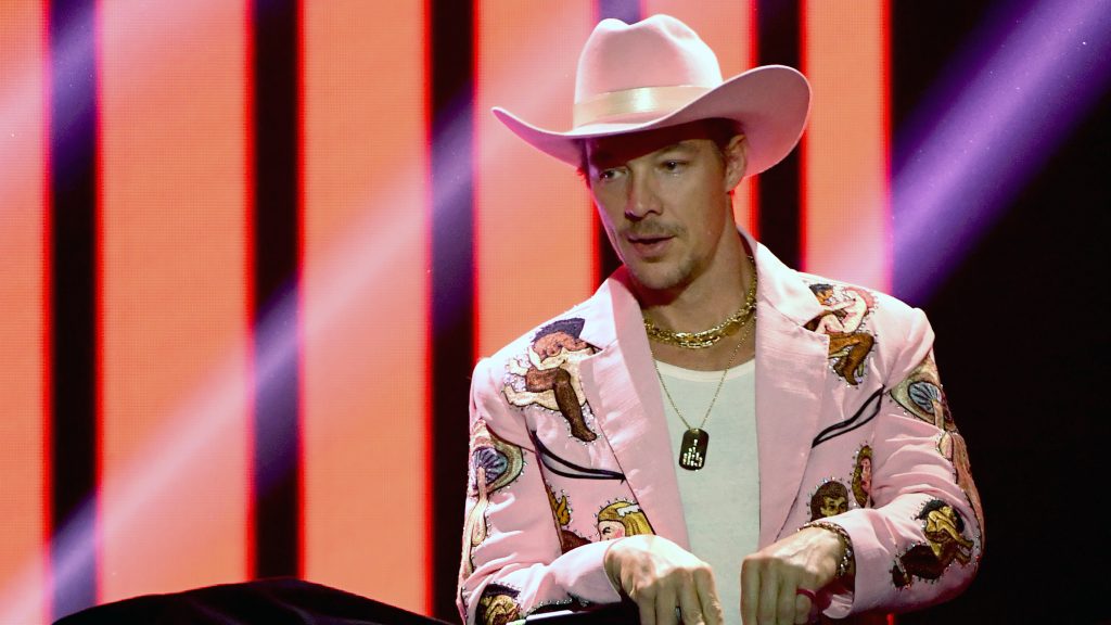 Tuvo que aclarar la situación: Diplo fue duramente criticado por vivir con conocida tiktoker de 19 años