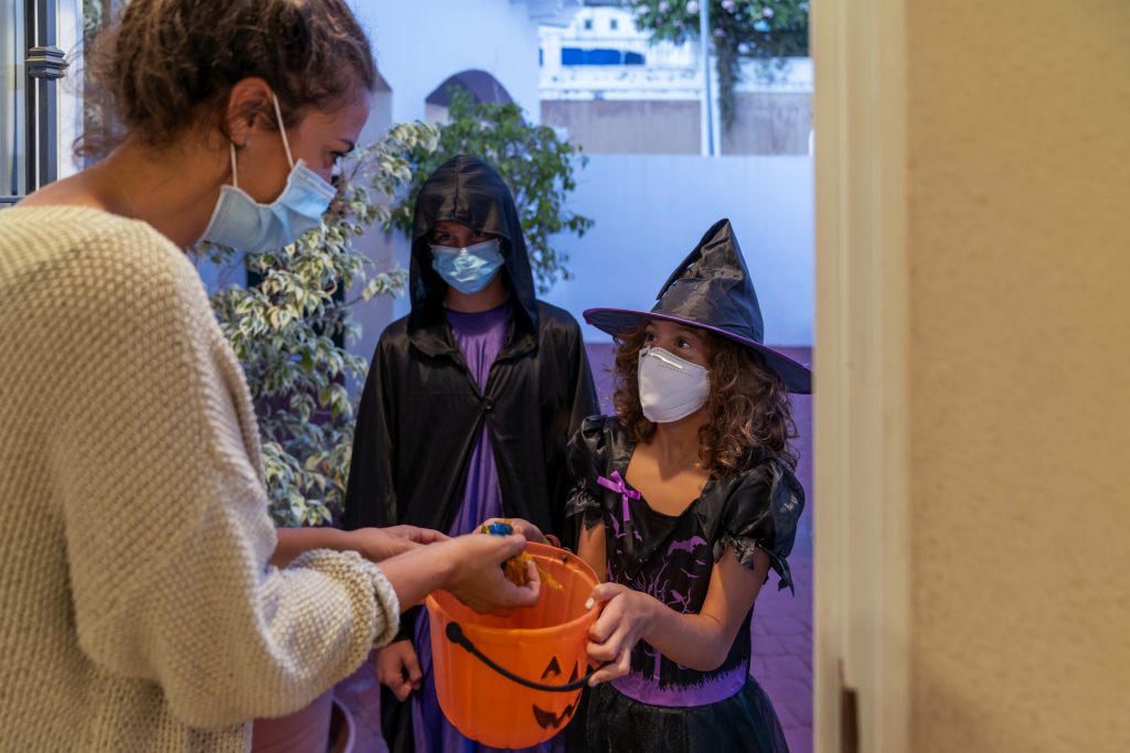 ¿Cómo celebrar Halloween en plena pandemia? Experto en gestión de edificios explica: "Hay que hacer un cambio cultural"
