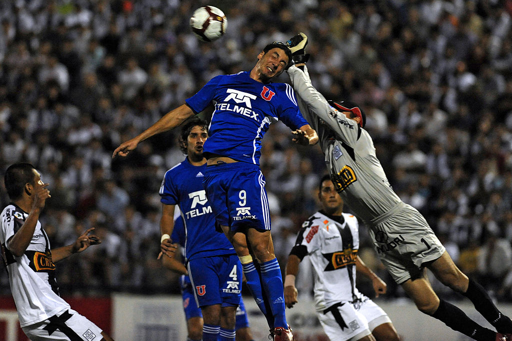 Forsyth enfrentando a Universidad de Chile en la Libertadores 2010