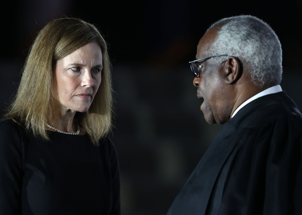 Amy Barrett jura como ministra de la corte suprema de EEUU