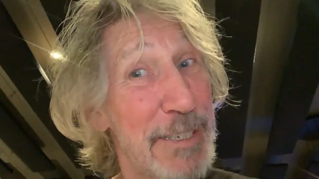 Hablando en español: Roger Waters llama a chilenos a votar en Plebiscito Nacional