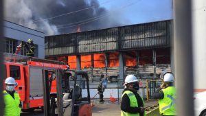 Incendio afecta a empresa pesquera Camanchaca en Talcahuano