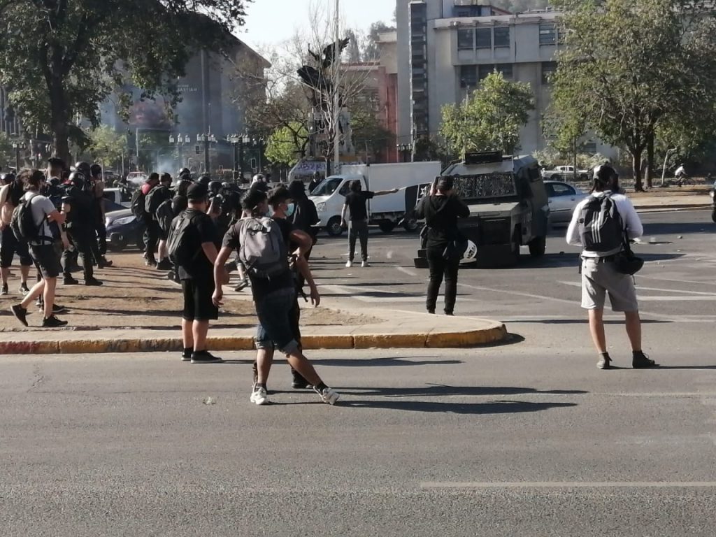 Se registran nuevas manifestaciones en Baquedano marcadas por incidentes e intermitencia en el tránsito