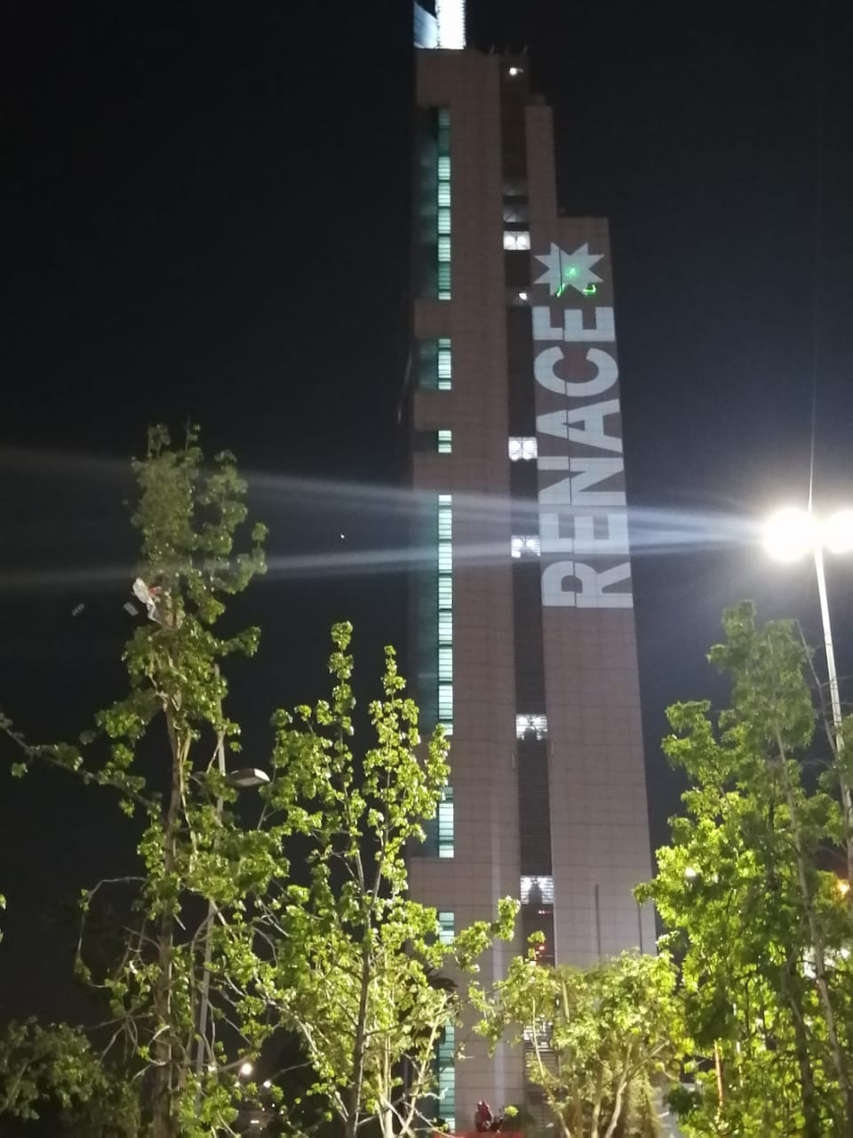 "renace" Plaza Italia
