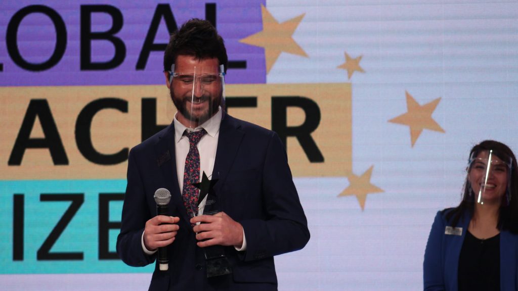 Manuel Calcagni, ganador del Global Teacher Prize Chile: "Lo que intento hacer es demostrarles a los chiquillos que el cine es un lenguaje"